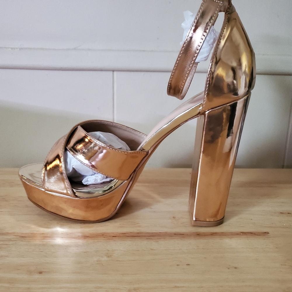 NWB Rose Gold Chunky Heel